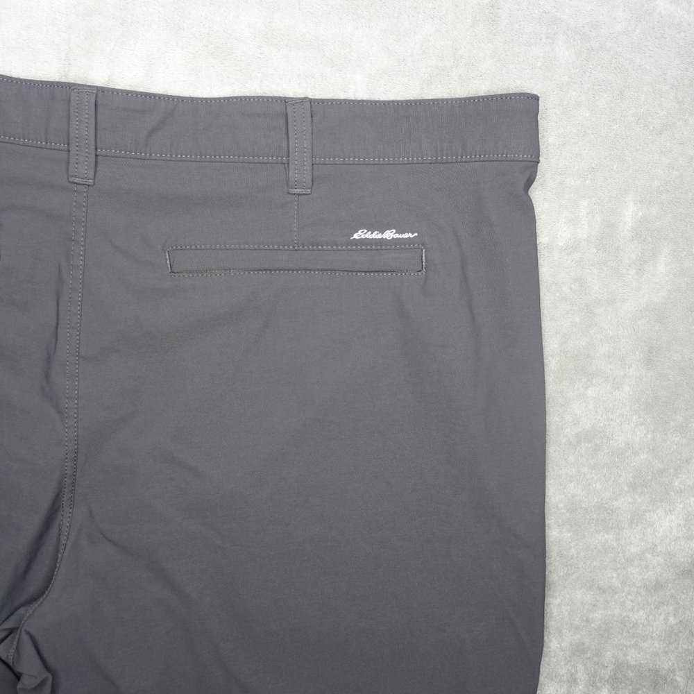 Eddie Bauer Travex Flat Front Shorts Men's 44 Gray - Picture 6 of 9